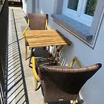 Garden Apartment *